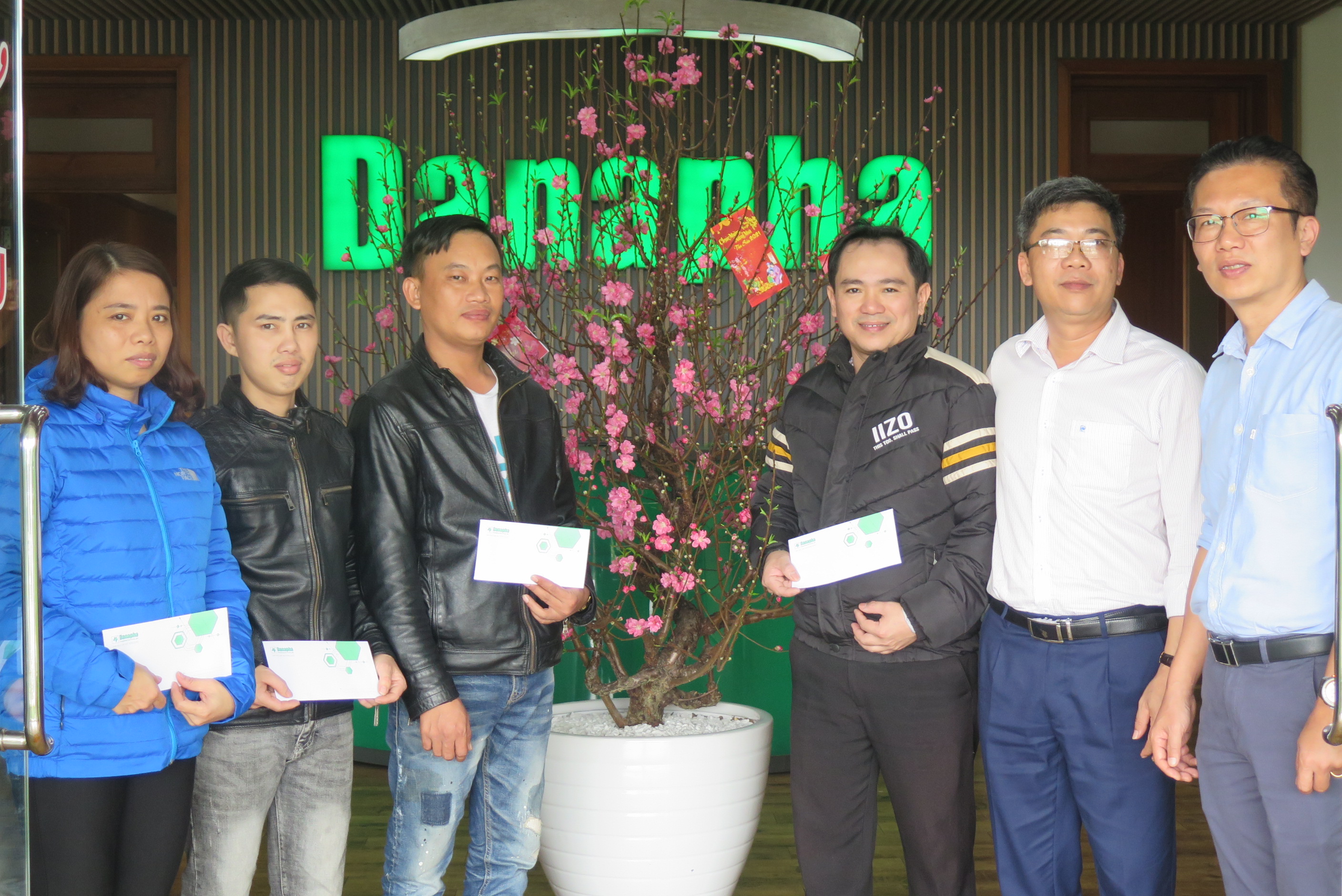 Công Đoàn Công ty CP Dược Danapha trao tặng quà Tết Tân Sửu cho các CBCNV có hoàn cảnh khó khăn