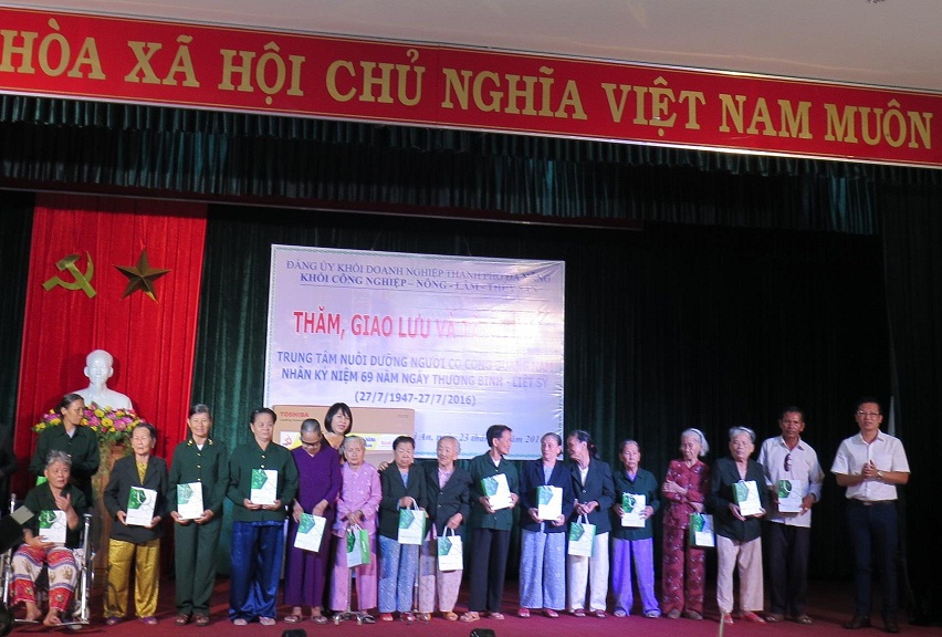 Chương trình thăm và tặng quà cho Trung tâm Nuôi dưỡng, điều dưỡng người có công cách mạng tỉnh Quảng Nam