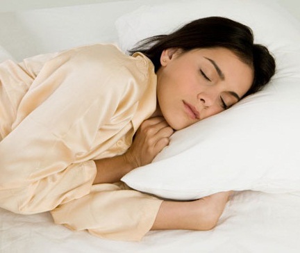 13 thói quen gây hại sức khỏe khi ngủ