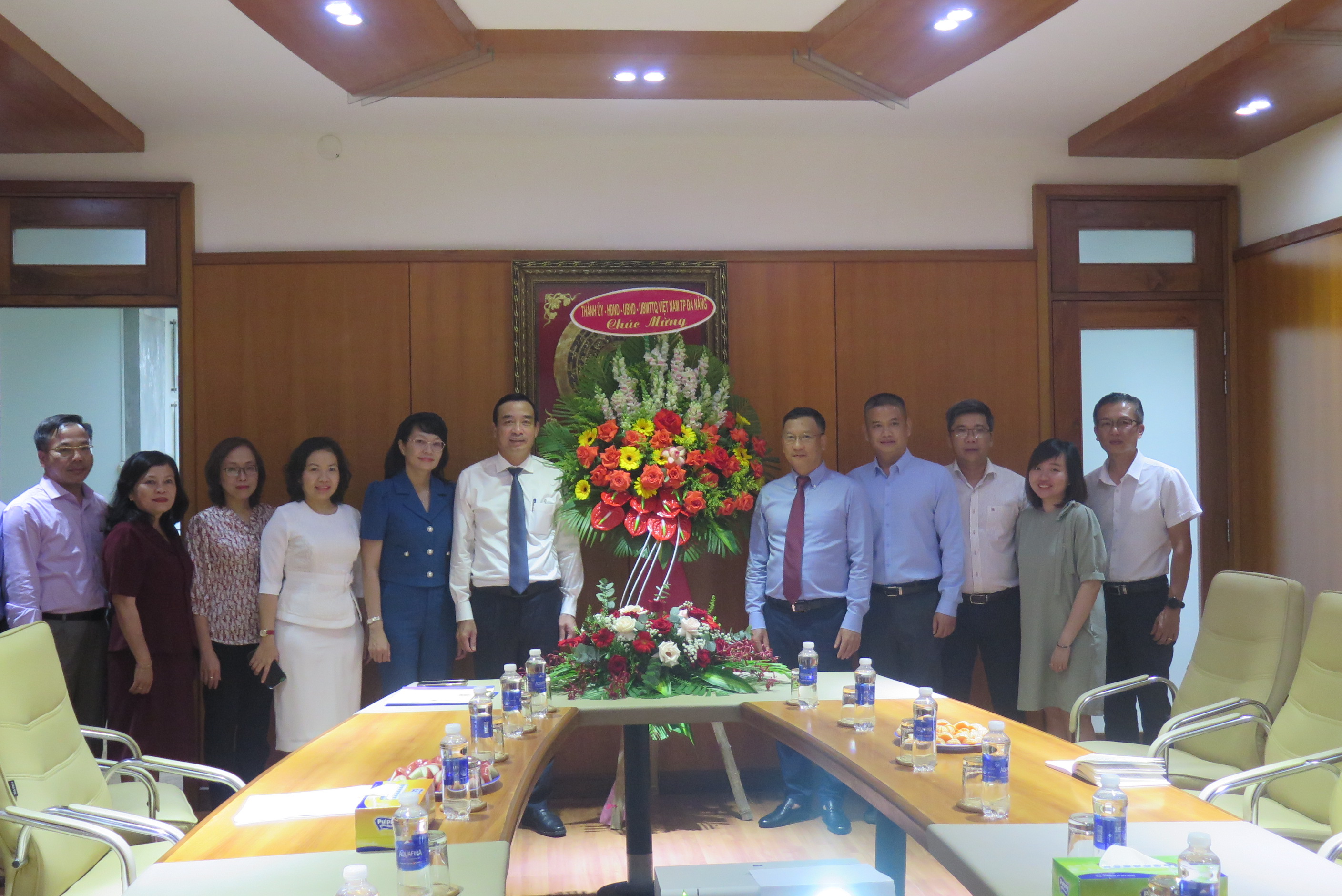 THE CHAIRMAN OF DANANG PEOPLE’S COMMITTEE - LE TRUNG CHINH VISITED DANAPHA JSC ON THE OCCASION OF THE VIETNAM ENTREPRENEURS’ DAY