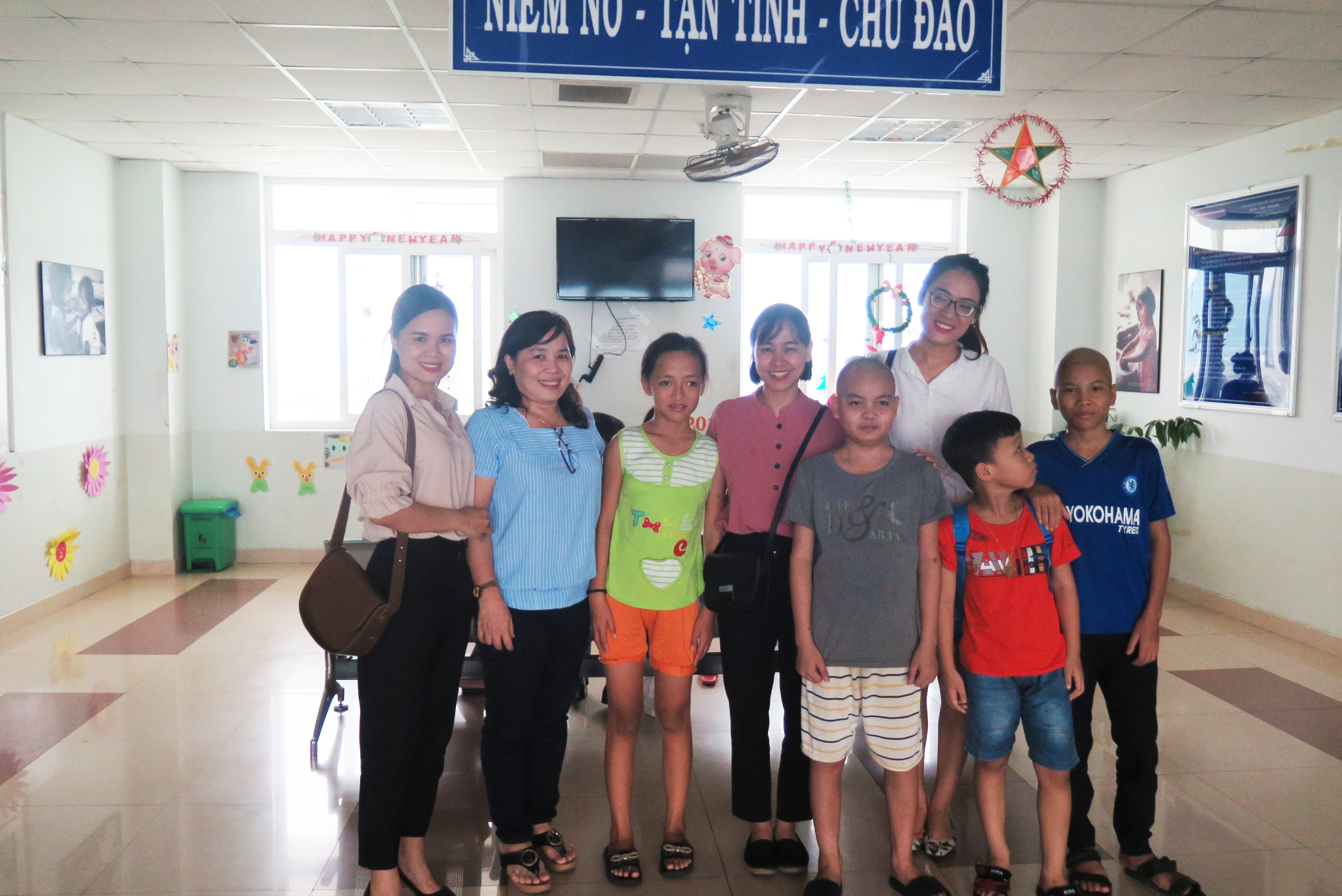 Danapha visited children treated in Danang Oncology Hospital